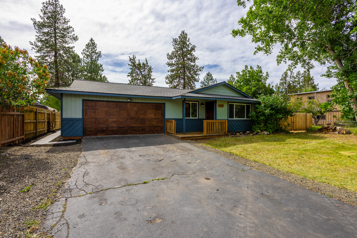 Janela Court - Residential