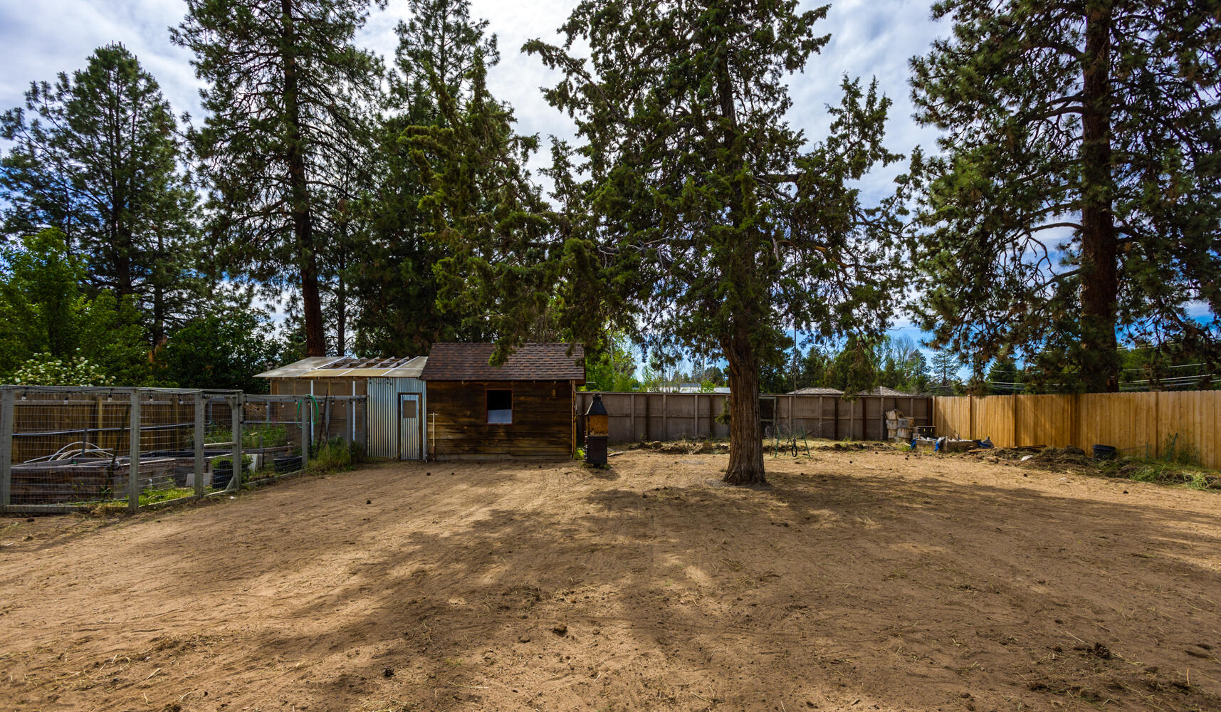 Janela Court - Residential