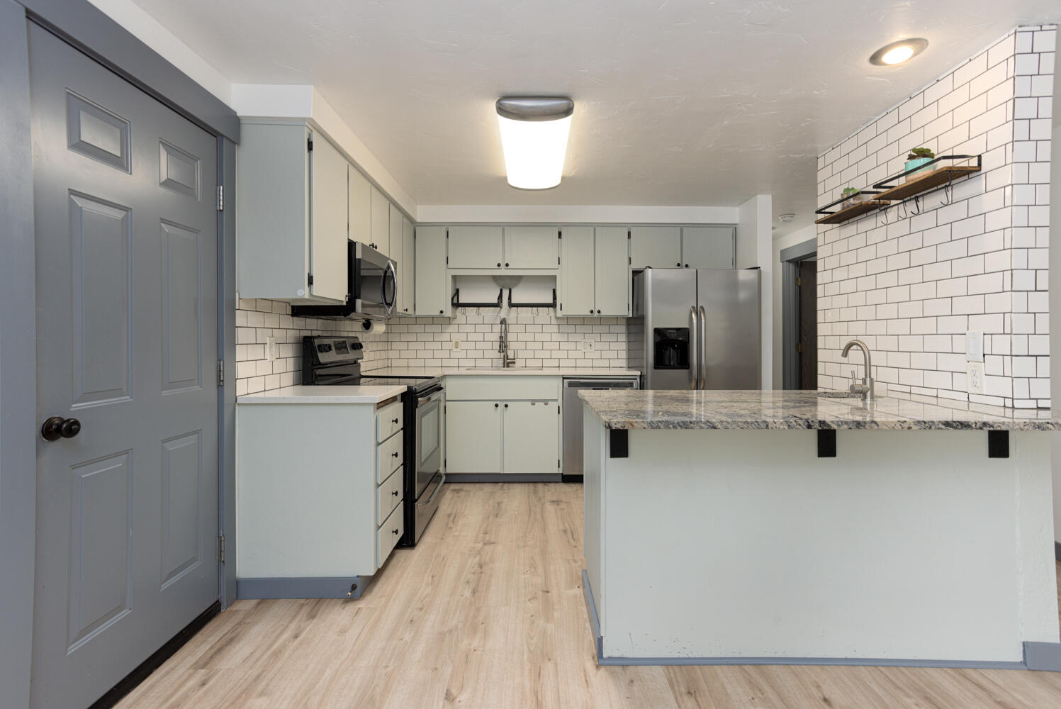 Janela Court - Residential