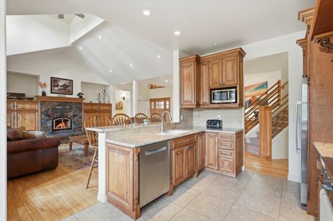 Tiny photo for 17179 Island Loop Way, Bend, OR 97707 (MLS # 220219786)