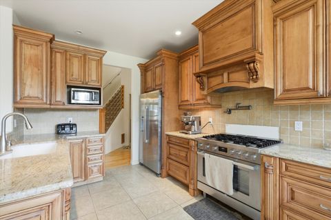 Tiny photo for 17179 Island Loop Way, Bend, OR 97707 (MLS # 220219786)