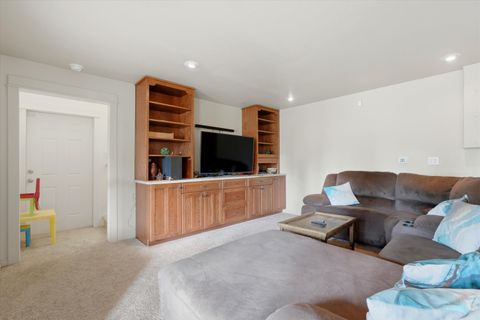 Tiny photo for 17179 Island Loop Way, Bend, OR 97707 (MLS # 220219786)