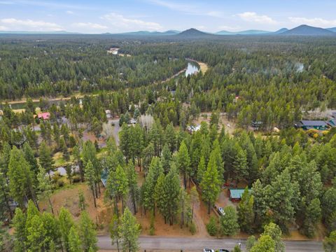 Tiny photo for 17179 Island Loop Way, Bend, OR 97707 (MLS # 220219786)