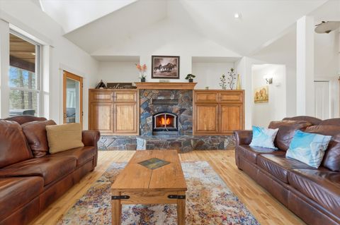 Tiny photo for 17179 Island Loop Way, Bend, OR 97707 (MLS # 220219786)