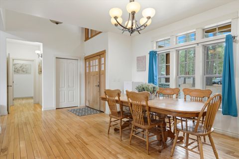 Tiny photo for 17179 Island Loop Way, Bend, OR 97707 (MLS # 220219786)