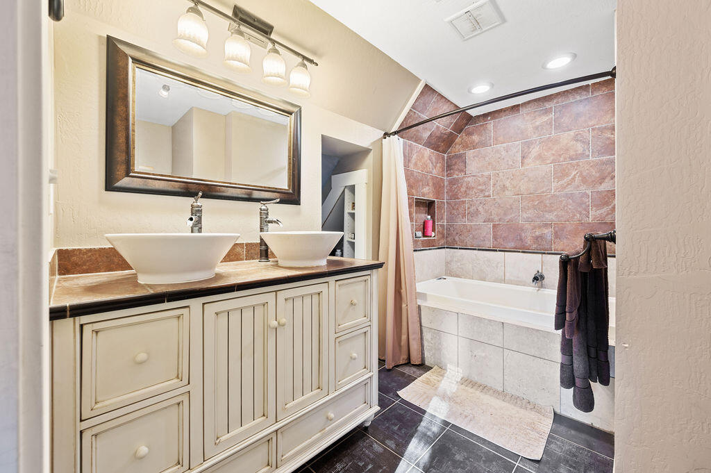 Lake Shore Gardens - Residential