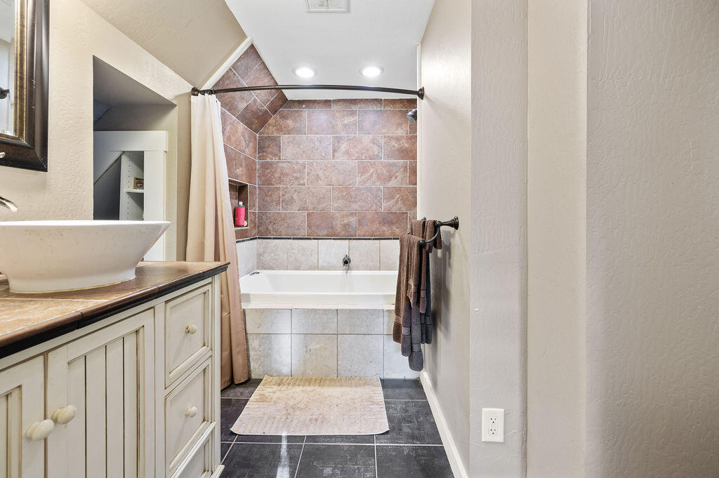 Lake Shore Gardens - Residential