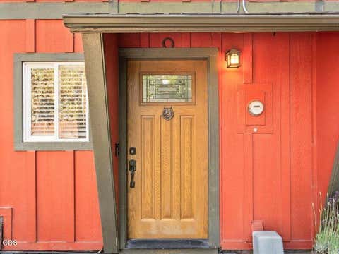 Tiny photo for 61170 Ferguson Road, Bend, OR 97702 (MLS # 220223550)