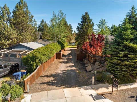 Tiny photo for 61170 Ferguson Road, Bend, OR 97702 (MLS # 220223550)