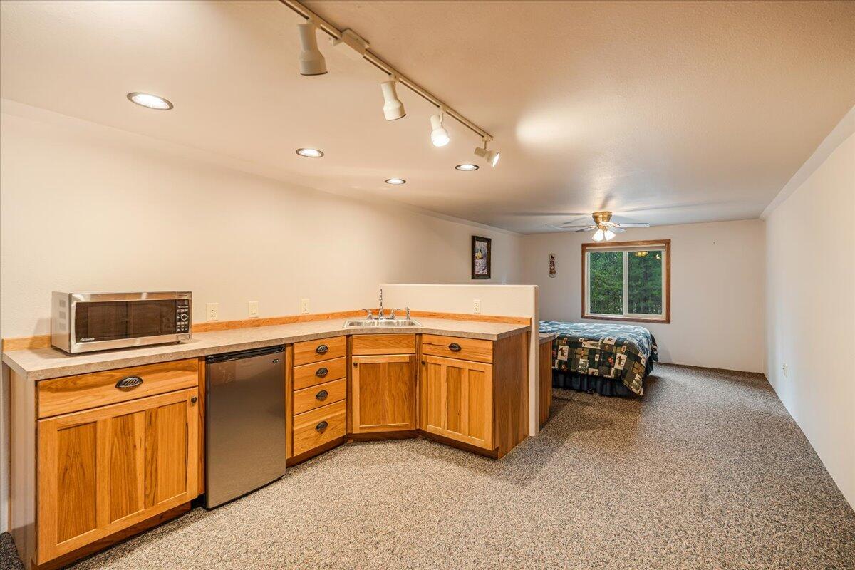 Wagon Trail Acreages - Residential