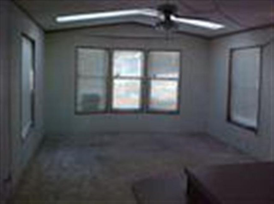 Cute, Comfortable & Cozy. New Paint, Park Rent Is $260. You Must Be Qualified By The Park Prior To Move In.