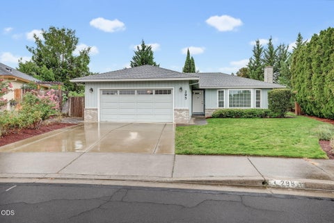 Photo of 295 Wren Court, Medford, OR 97501 (MLS # 220228195)