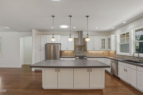 Tiny photo for 19128 Park Commons Drive, Bend, OR 97703 (MLS # 220222958)