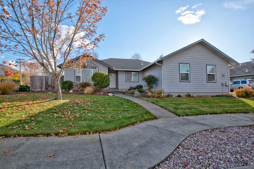 Beautiful 3 bedroom, 2 full baths, 1627 sqft Home Built in 2003. Spacious & Open Floor Plan . Ample Sized Kitchen With Center Island.  Home Is Light & Bright! Formal Living Room With Large Window! Laminate & Carpet Flooring Throughout. Inside Laundry Area With Cabinetry Above. Ceiling Fans In Living/ Family Rooms. Window Coverings Throughout. French Doors Lead Out To Covered Concrete Patio. Enjoy The Beautiful Water Feature & Fully Fenced Backyard! Two Car Garage With Lots Of Built-In Cabinetry. 
Huge 25ft x 60ft Fenced RV Access With Double Gated Entry!! Property Sits On 0.23 Acre Lot! Front & Backyards Are Well Maintained. You Will Feel Right At Home The Moment You Step In The Door!  This Home Is Turnkey & Awaits Its New Owner! All Information Deemed Reliable, But Not Guaranteed. Buyer's Due Diligence!