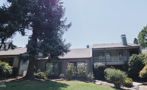 Photo of 228 Mount Echo Drive, Medford, OR 97504 (MLS # 220226535)