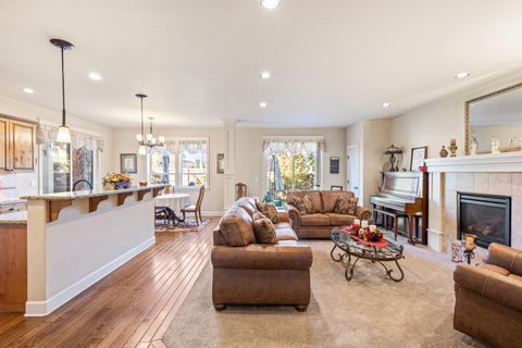 Tiny photo for 1094 E Horse Back Trail, Sisters, OR 97759 (MLS # 220210827)