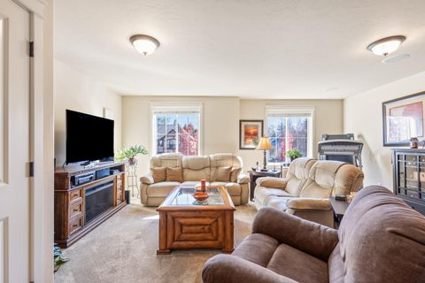 Tiny photo for 1094 E Horse Back Trail, Sisters, OR 97759 (MLS # 220210827)