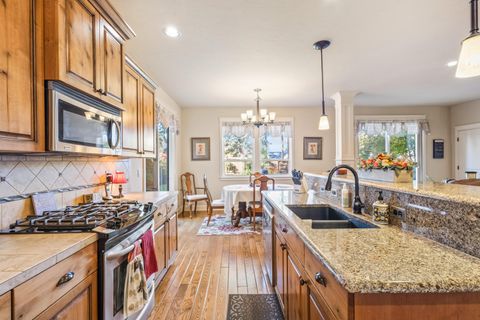 Tiny photo for 1094 E Horse Back Trail, Sisters, OR 97759 (MLS # 220210827)