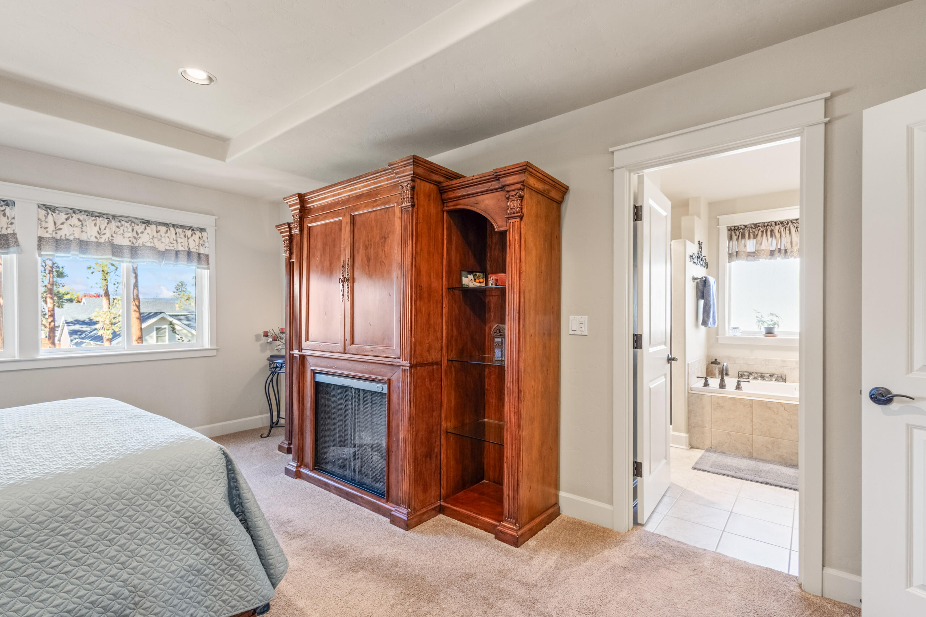 SaddleStone - Residential