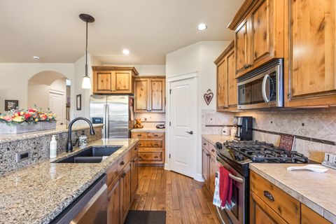 Tiny photo for 1094 E Horse Back Trail, Sisters, OR 97759 (MLS # 220210827)