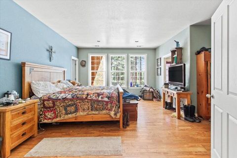 Tiny photo for 15922 Green Springs Highway, Ashland, OR 97520 (MLS # 220215130)