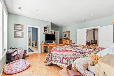 Tiny photo for 15922 Green Springs Highway, Ashland, OR 97520 (MLS # 220215130)