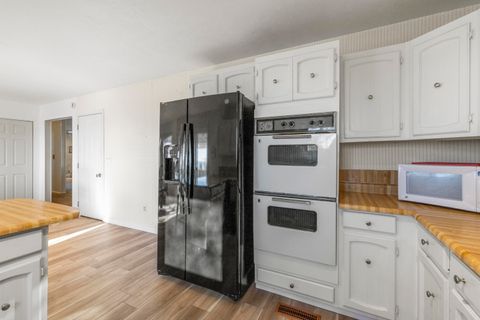 Tiny photo for 1104 Tamera Drive, Klamath Falls, OR 97603 (MLS # 220214024)