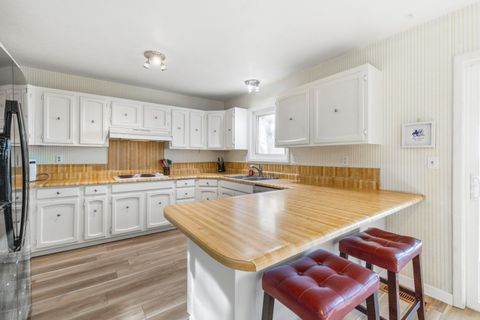 Tiny photo for 1104 Tamera Drive, Klamath Falls, OR 97603 (MLS # 220214024)