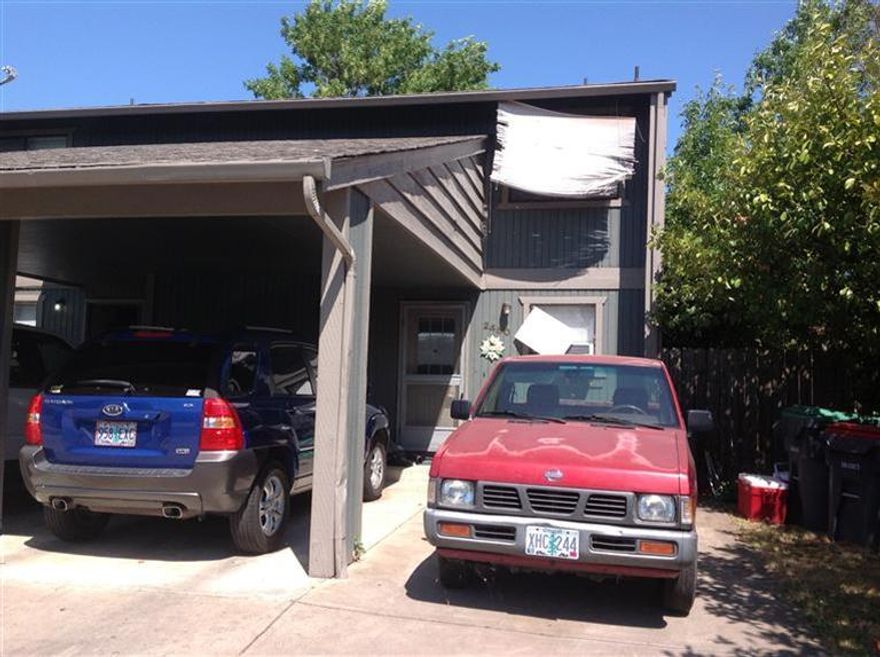 Excellent investment opportunity. Six Townhouses in total. 2bd, 1.5 ba with carports and storage. Small rear yard. Homes are situated in a quiet dead end street, close to Hwy 99. Rental history has excellent occupancy rates with rents ranging between $725 & $800 per Month.