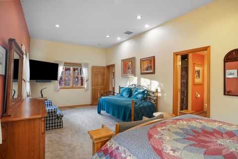 Tiny photo for 64742 Sylvan Loop, Bend, OR 97701 (MLS # 220212799)