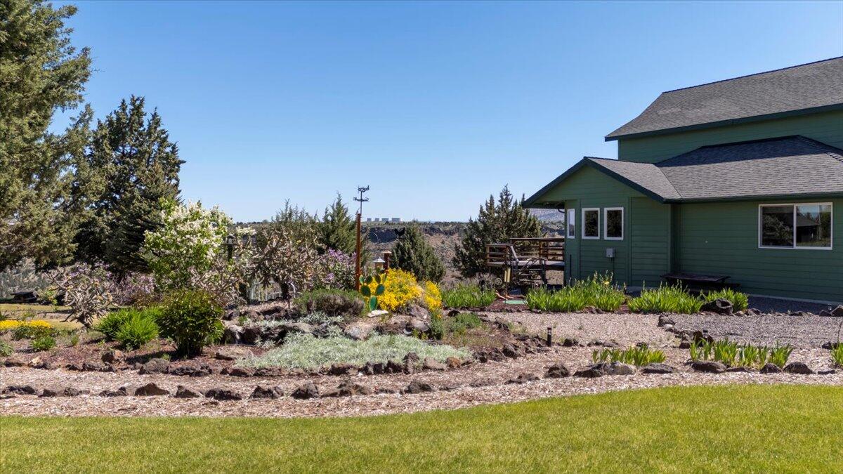 8768 SW Waterhole Place