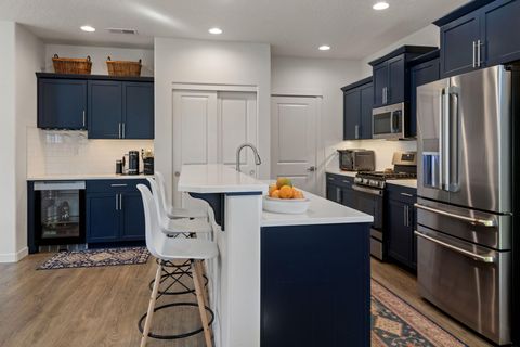 Tiny photo for 2042 SW 39th Street, Redmond, OR 97756 (MLS # 220217637)