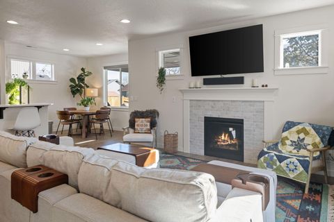 Tiny photo for 2042 SW 39th Street, Redmond, OR 97756 (MLS # 220217637)