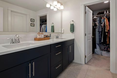 Tiny photo for 2042 SW 39th Street, Redmond, OR 97756 (MLS # 220217637)