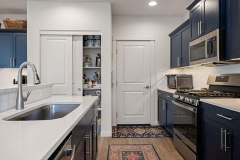 Tiny photo for 2042 SW 39th Street, Redmond, OR 97756 (MLS # 220217637)