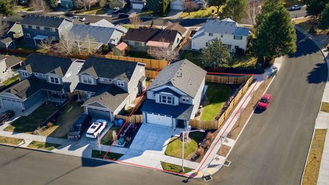 Photo of 2042 SW 39th Street, Redmond, OR 97756 (MLS # 220217637)