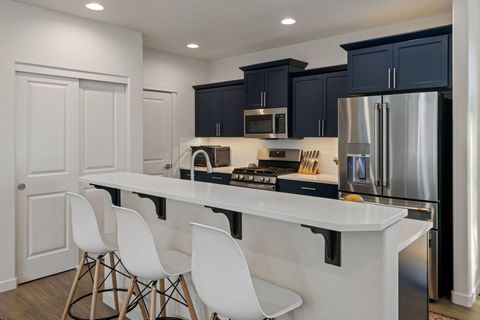 Tiny photo for 2042 SW 39th Street, Redmond, OR 97756 (MLS # 220217637)