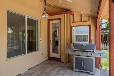 Tiny photo for 2934 NE Dogwood Drive, Bend, OR 97701 (MLS # 220213929)