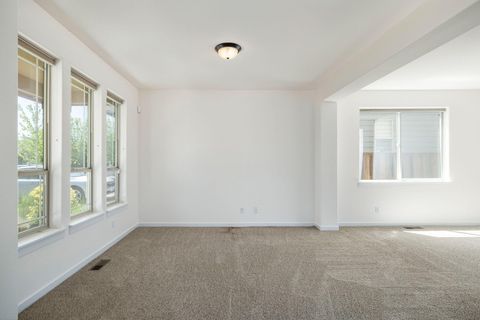 Tiny photo for 2934 NE Dogwood Drive, Bend, OR 97701 (MLS # 220213929)