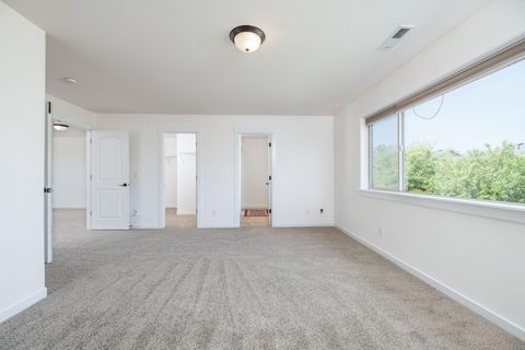 Tiny photo for 2934 NE Dogwood Drive, Bend, OR 97701 (MLS # 220213929)