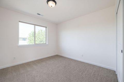 Tiny photo for 2934 NE Dogwood Drive, Bend, OR 97701 (MLS # 220213929)