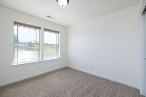 Tiny photo for 2934 NE Dogwood Drive, Bend, OR 97701 (MLS # 220213929)