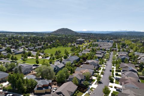 Tiny photo for 2934 NE Dogwood Drive, Bend, OR 97701 (MLS # 220213929)
