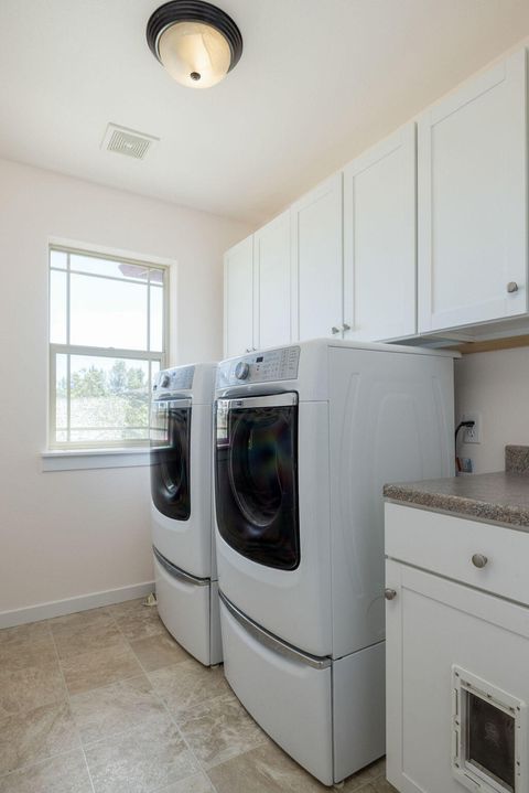 Tiny photo for 2934 NE Dogwood Drive, Bend, OR 97701 (MLS # 220213929)