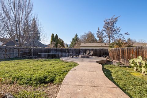 Tiny photo for 2727 Connell Avenue, Medford, OR 97501 (MLS # 220214840)