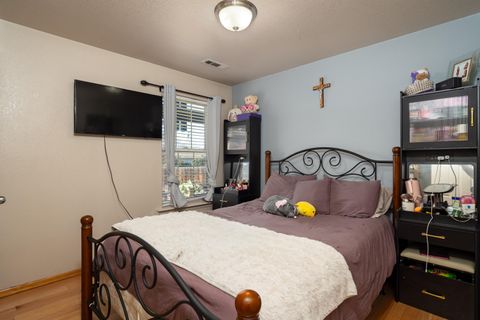 Tiny photo for 2727 Connell Avenue, Medford, OR 97501 (MLS # 220214840)