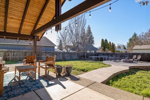 Tiny photo for 2727 Connell Avenue, Medford, OR 97501 (MLS # 220214840)