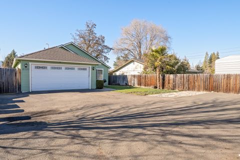 Tiny photo for 2727 Connell Avenue, Medford, OR 97501 (MLS # 220214840)