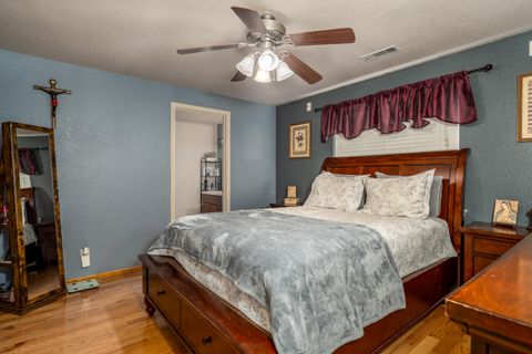 Tiny photo for 2727 Connell Avenue, Medford, OR 97501 (MLS # 220214840)