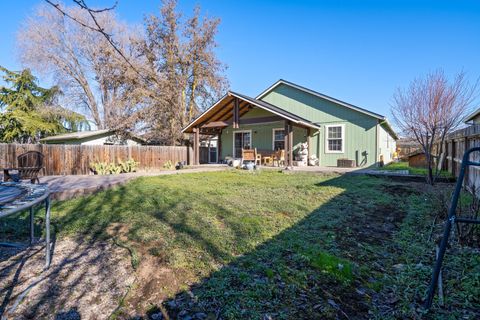 Tiny photo for 2727 Connell Avenue, Medford, OR 97501 (MLS # 220214840)